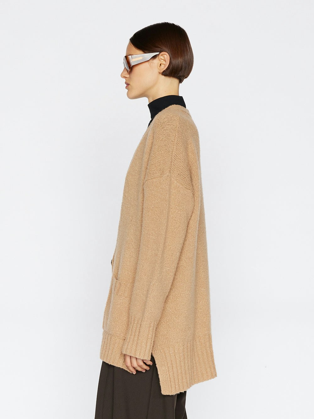 sweater side view alt:fit1